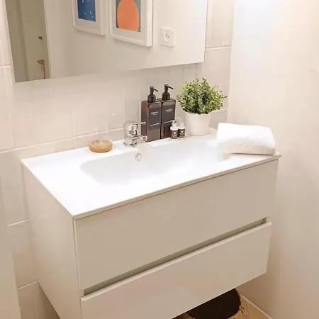 Village Hideaway With Views * 欧苏西奥