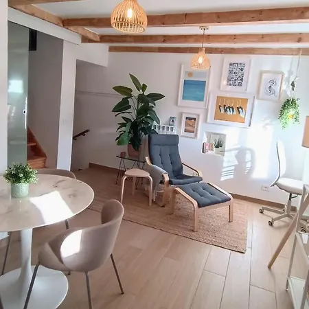 度假居 Village Hideaway With Views *