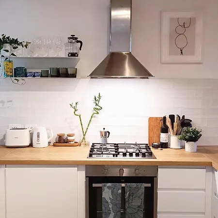 בית נופש Village Hideaway With Views *