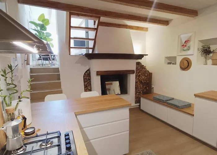 Vakantiehuis Village Hideaway With Views