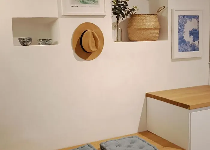 Village Hideaway With Views Vakantiehuis *