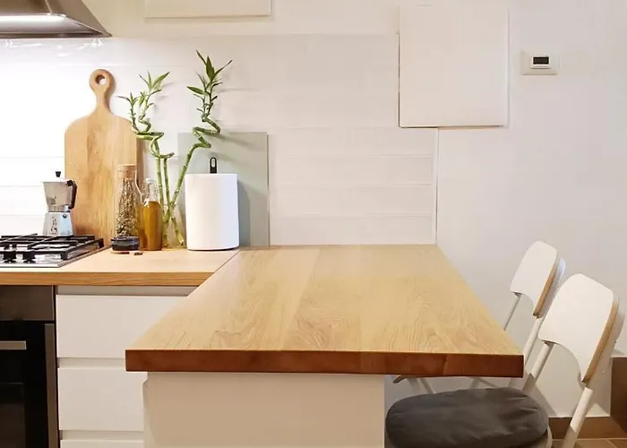 Village Hideaway With Views Vakantiehuis