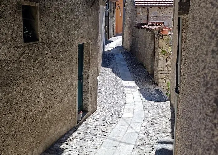 Vakantiehuis Village Hideaway With Views