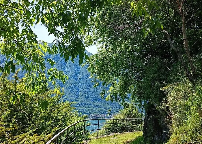 Village Hideaway With Views Vakantiehuis *