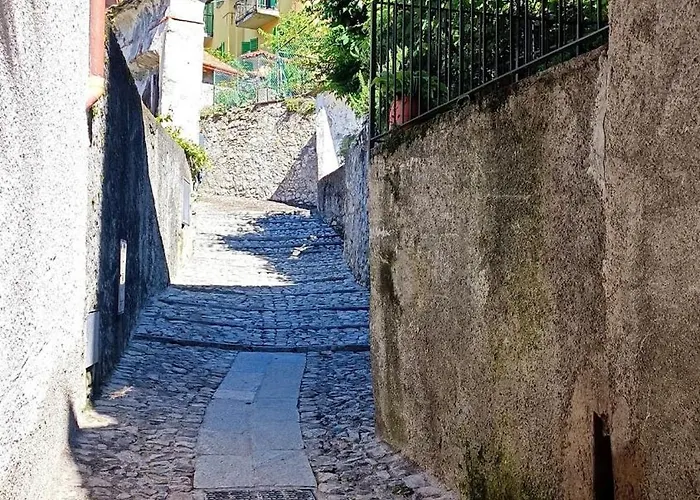 Village Hideaway With Views Vakantiehuis