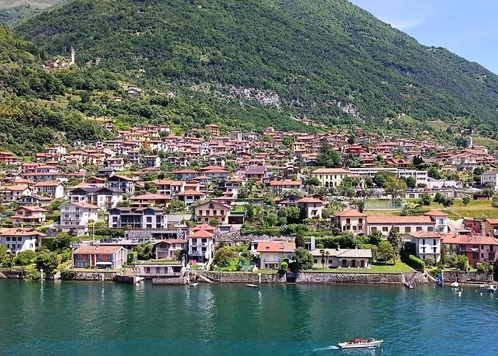 Village Hideaway With Views Vakantiehuis