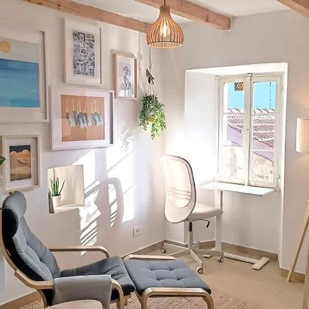 Village Hideaway With Views 펜션