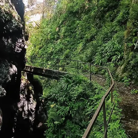 Village Hideaway With Views 펜션 *